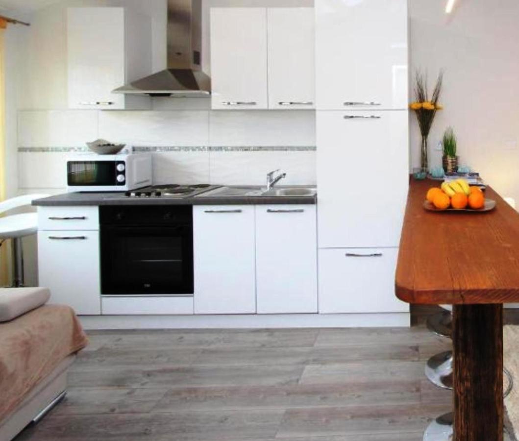 Monte B. Exclusive Apartment โรวีน ภายนอก รูปภาพ