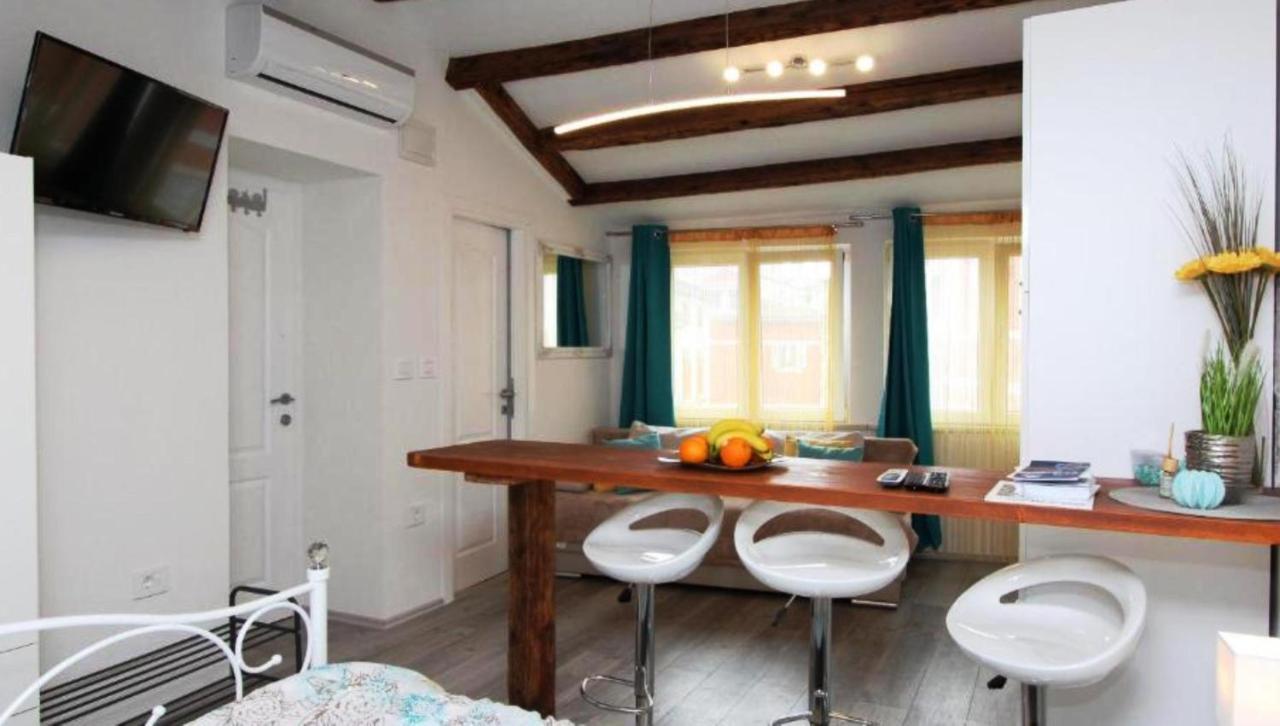 Monte B. Exclusive Apartment โรวีน ภายนอก รูปภาพ