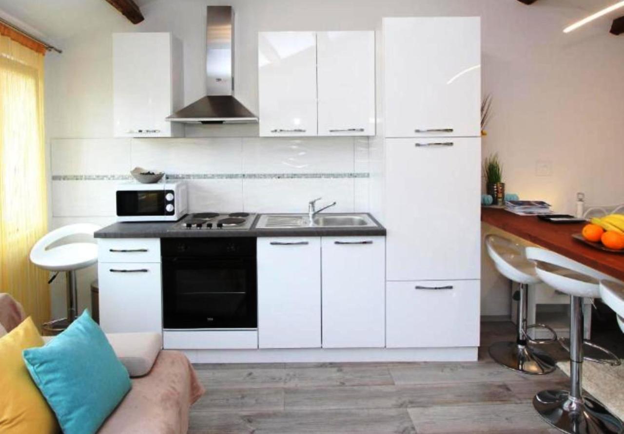 Monte B. Exclusive Apartment โรวีน ภายนอก รูปภาพ
