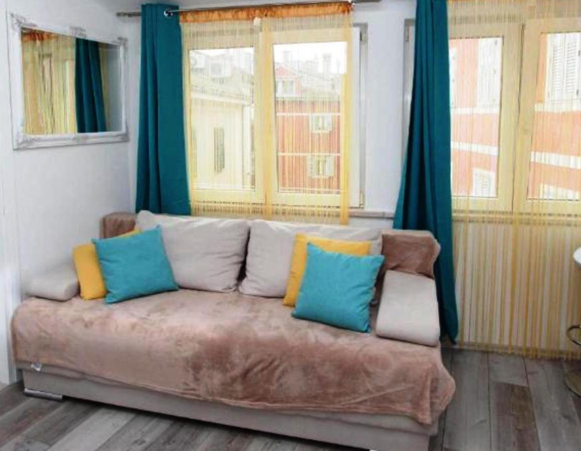 Monte B. Exclusive Apartment โรวีน ภายนอก รูปภาพ