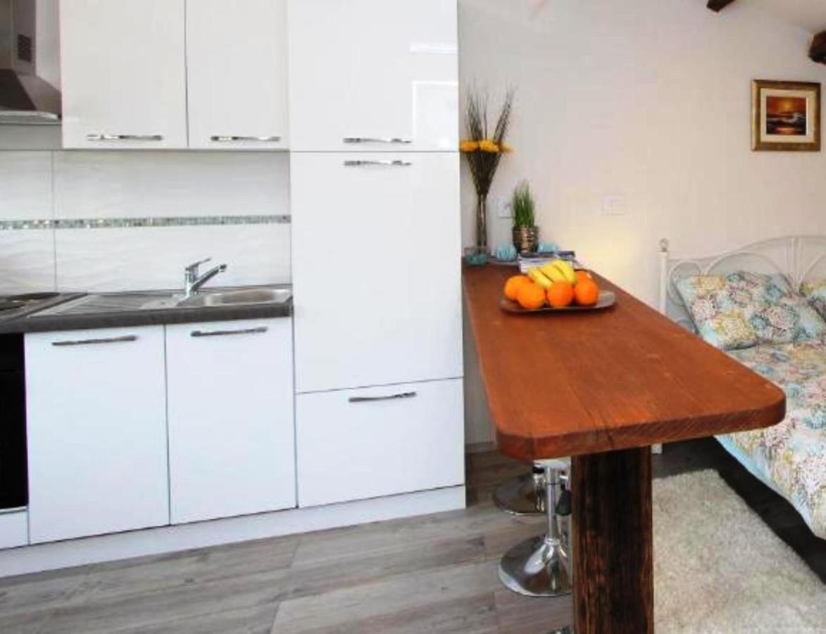 Monte B. Exclusive Apartment โรวีน ภายนอก รูปภาพ