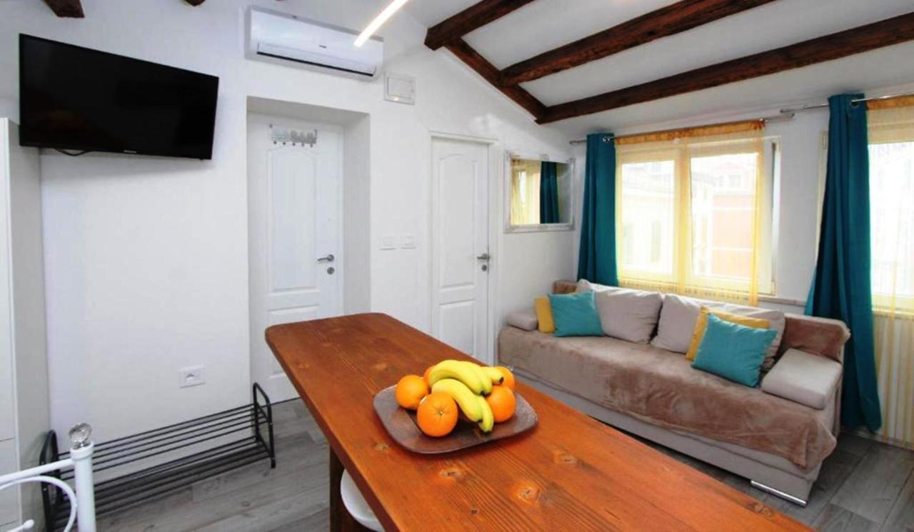Monte B. Exclusive Apartment โรวีน ภายนอก รูปภาพ