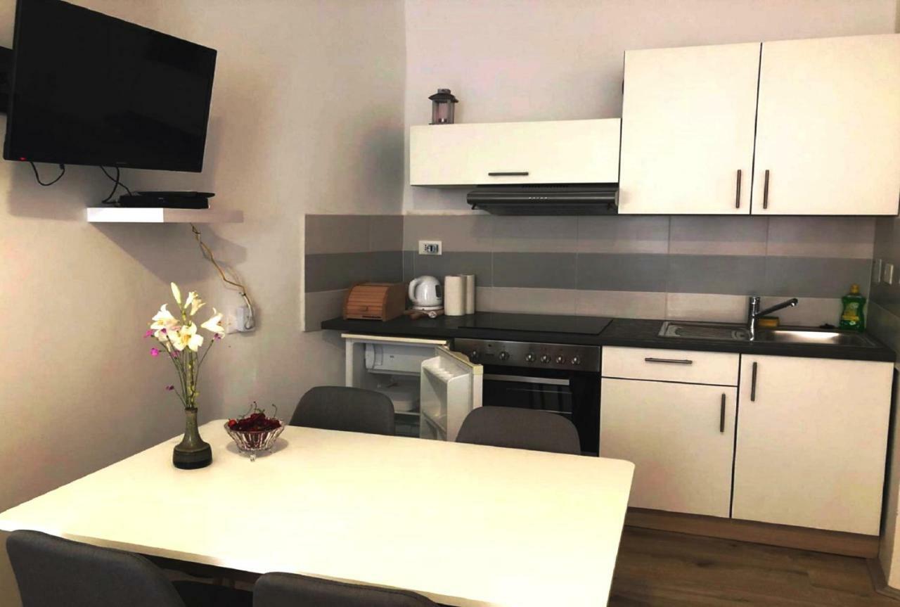 Monte B. Exclusive Apartment โรวีน ภายนอก รูปภาพ