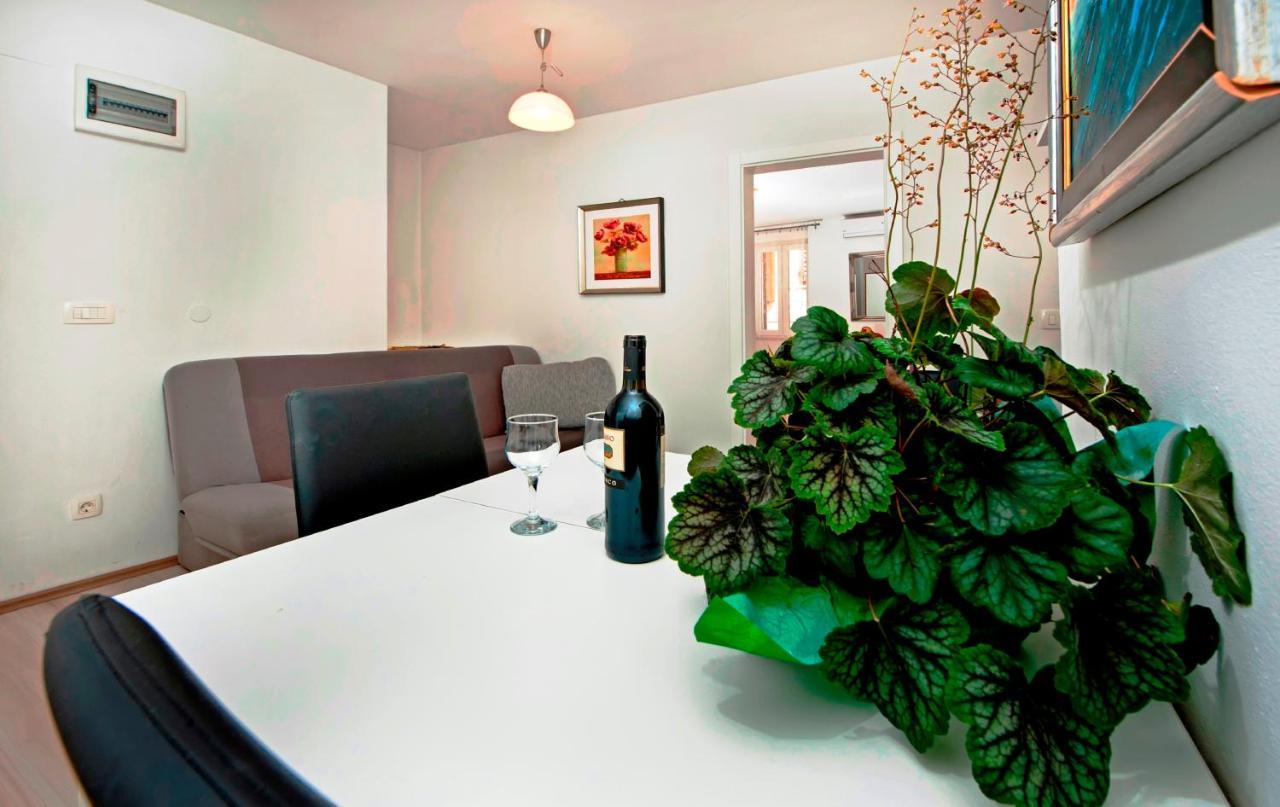 Monte B. Exclusive Apartment โรวีน ภายนอก รูปภาพ